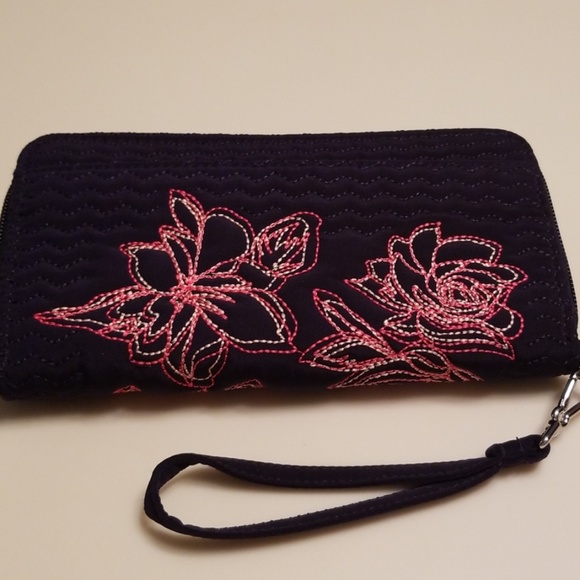Vera Bradley Iconic Accordion Wristlet - Picture 2 of 7